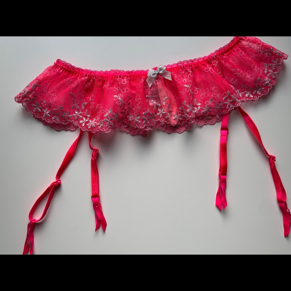NEW Victoria’s Secret Garter Belt in Pink
